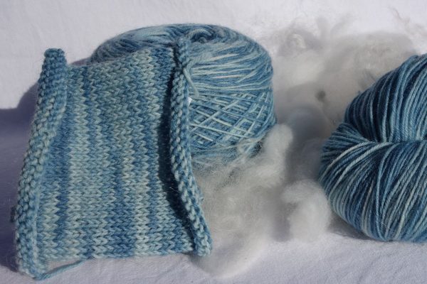 1152-1154-1155-1156 Laine à chaussettes. Laine mérinos et nylon. Teinture indigo