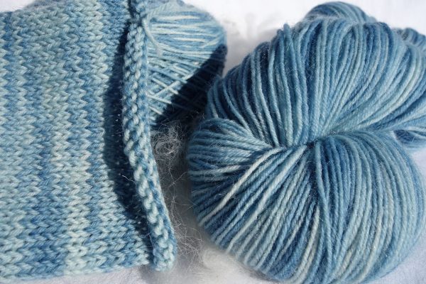 1152-1154-1155-1156 Laine à chaussettes. Laine mérinos et nylon. Teinture indigo