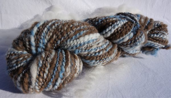 Filage fantaisie au rouet. Laine polwarth, shetland, alpaga et lin. Indigo. 357-358-364