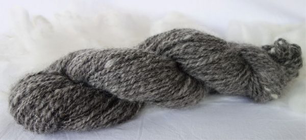 Laine filée gotland grise – couleur naturelle. 635