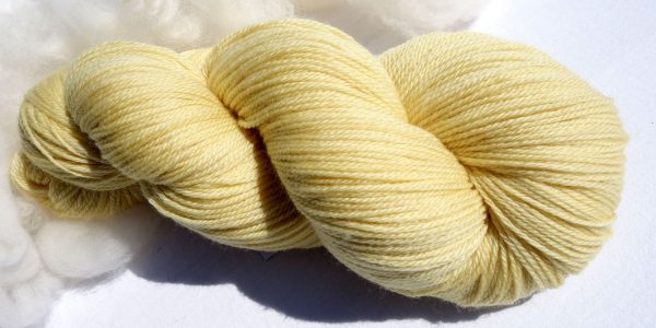 Laine mérinos superwash. Teinture végétale gaude 1218-1219-1220-1221