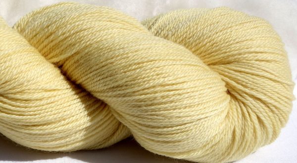 Laine mérinos superwash. Teinture végétale gaude 1218-1219-1220-1221
