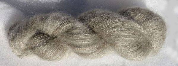 Laine mohair et soie. Lace. Teintures végétales noix et indigo. 1459