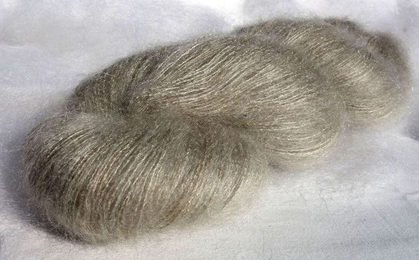 Laine mohair et soie. Lace. Teintures végétales noix et indigo. 1459