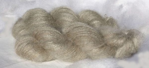 Laine mohair et soie. Lace. Teintures végétales noix et indigo. 1459